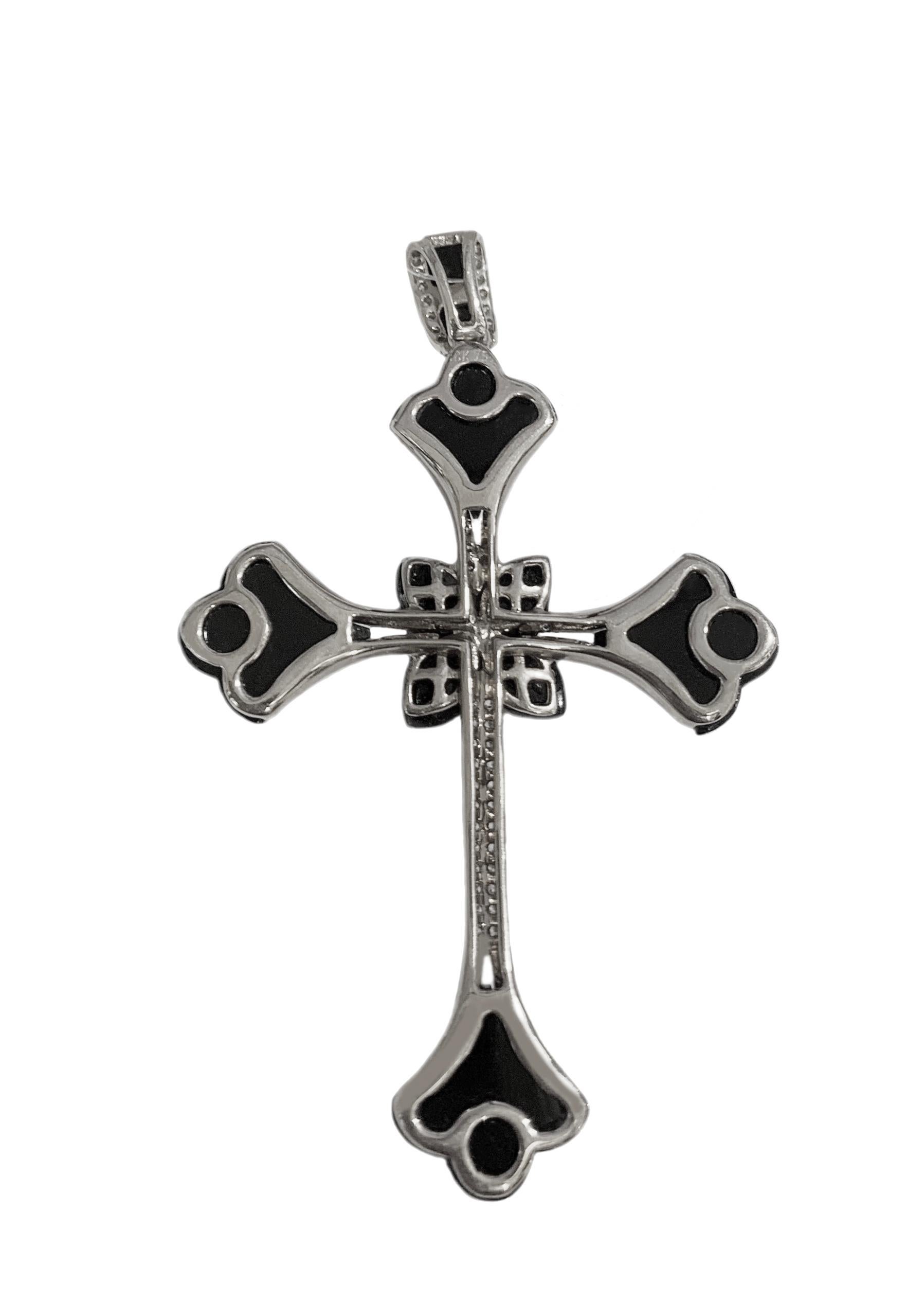 Pendentif croix en or blanc avec diamants et onyx noir Unisexe en vente