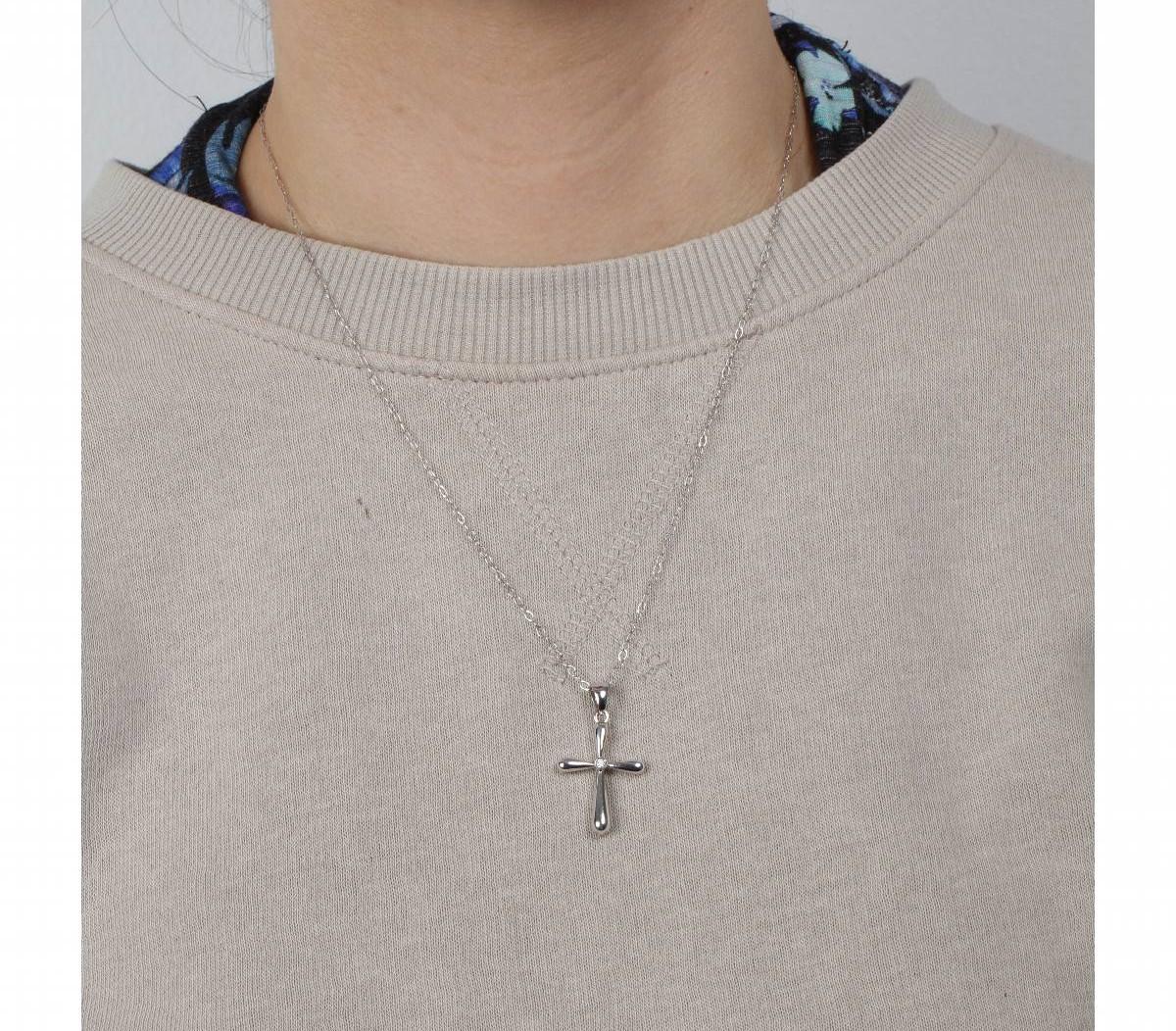 Taille brillant Collier CRUX en or blanc avec diamants - Design Elegance et Timeless en vente