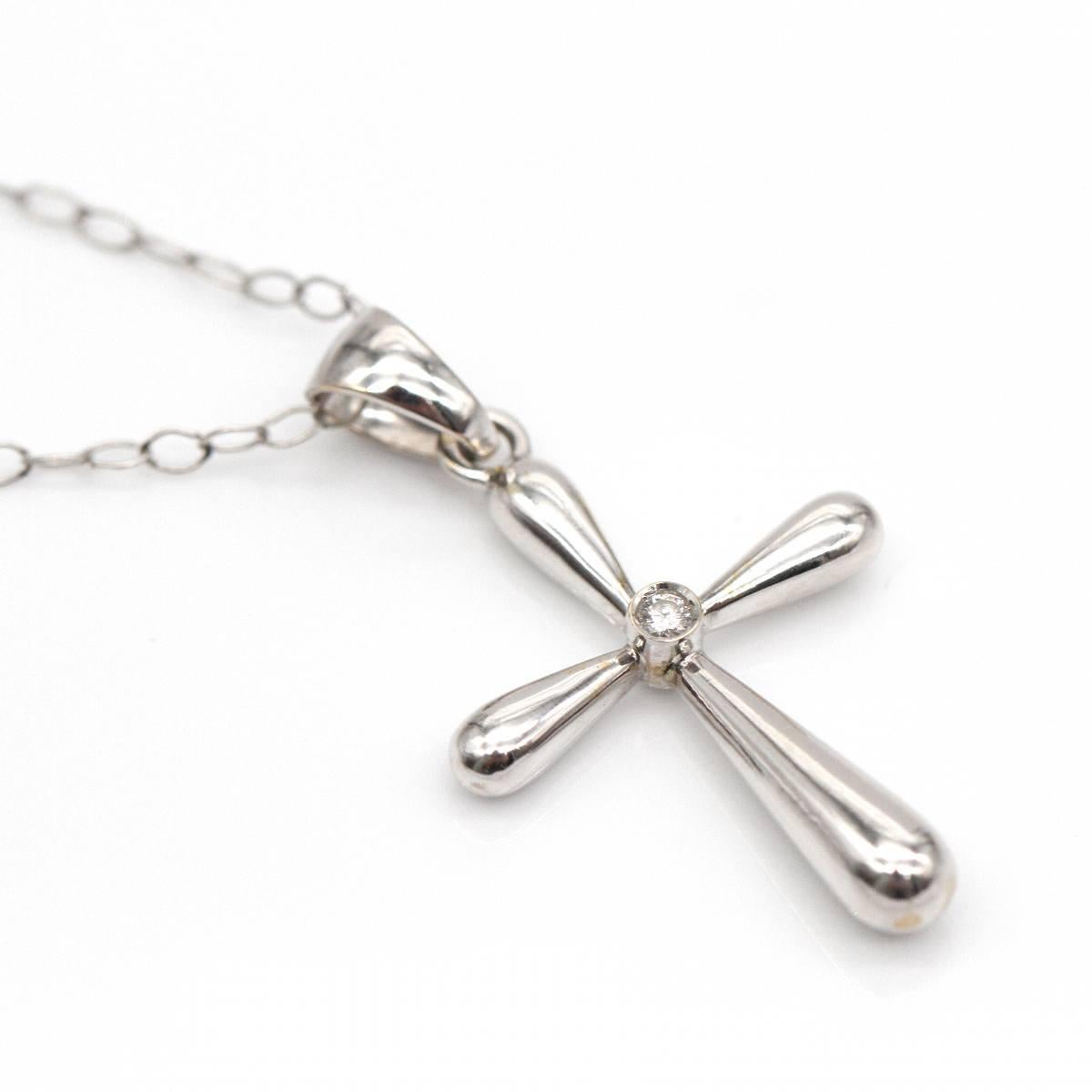 Collier CRUX en or blanc avec diamants - Design Elegance et Timeless en vente 1