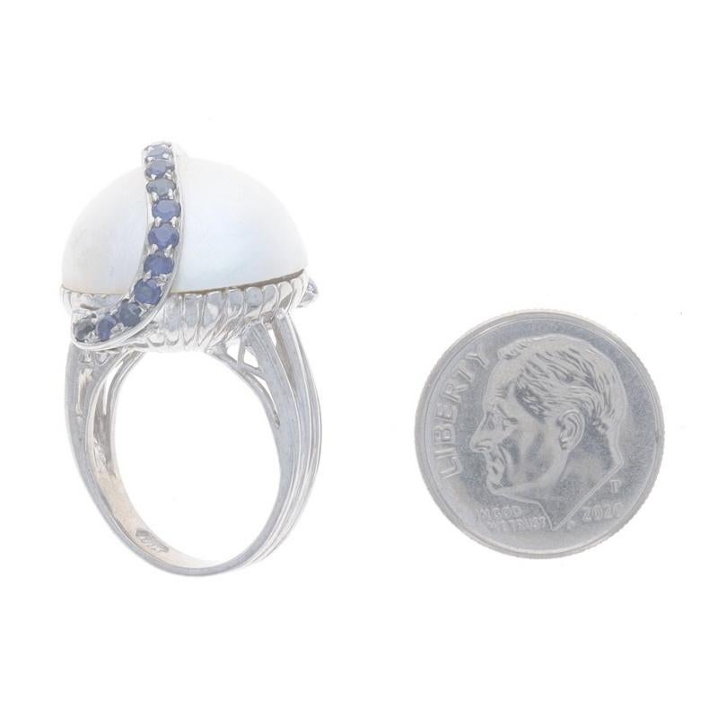 Anello vintage in oro bianco con perle Mabe coltivate e zaffiri - 14k 0,97ctw Wave in vendita 1