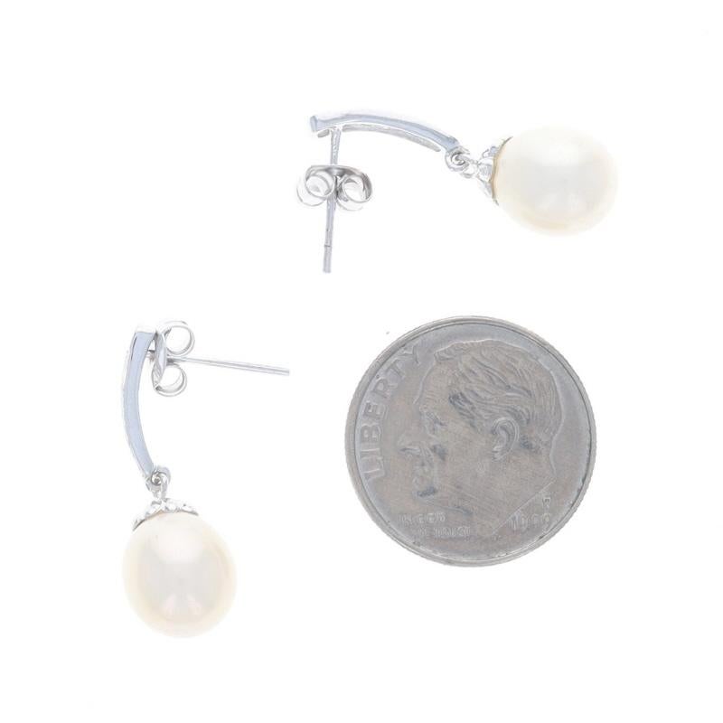 Orecchini pendenti in oro bianco con perle coltivate e diamanti - 14 carati, con foro In condizioni ottime in vendita a Greensboro, NC