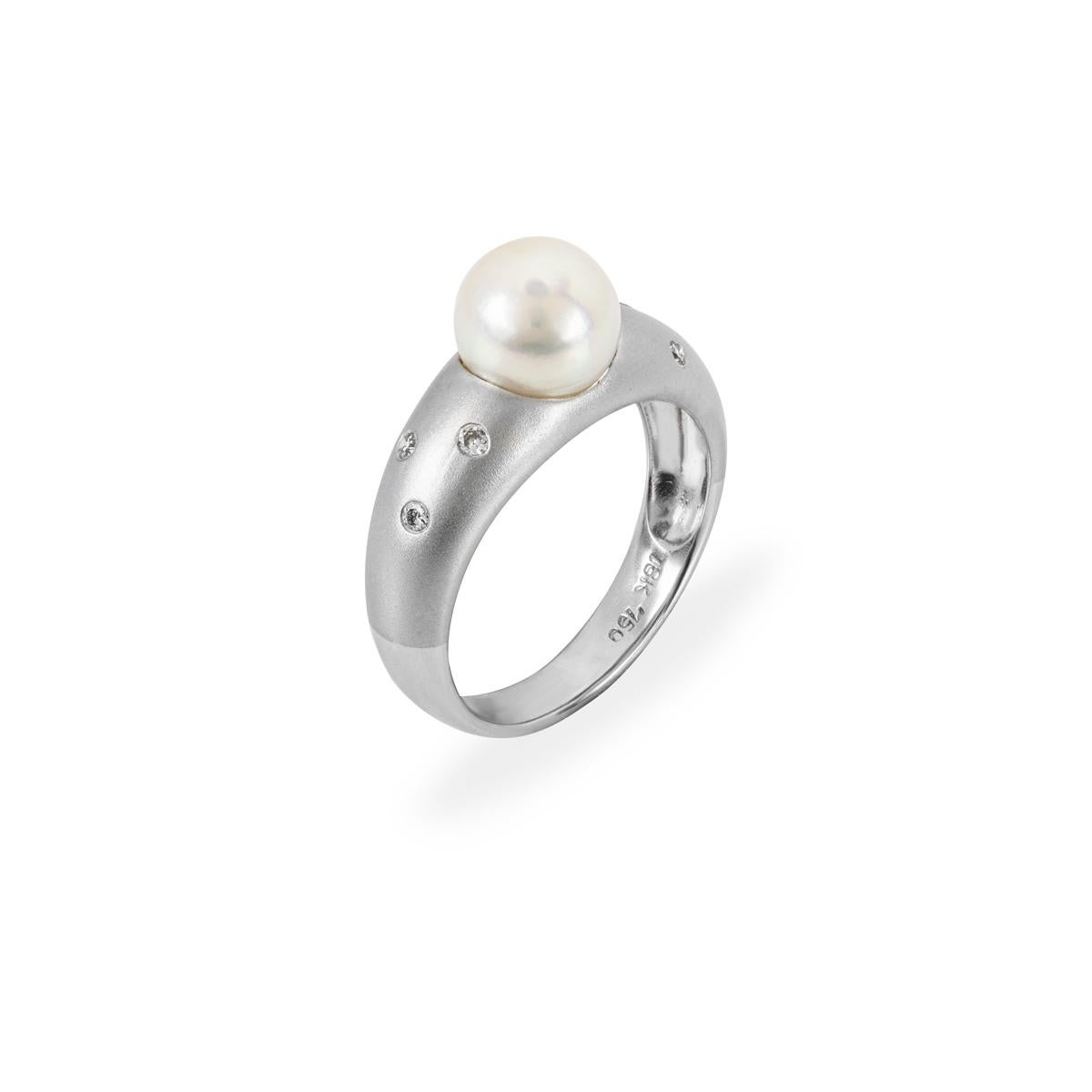 A beautiful 18k white gold cultured pearl and diamond dress ring. The dress ring features a white cultured pearl with a light pink overtone set to the centre measuring 7.8mm wide. Complementing the pearl are 6 round brilliant cut diamonds set to the
