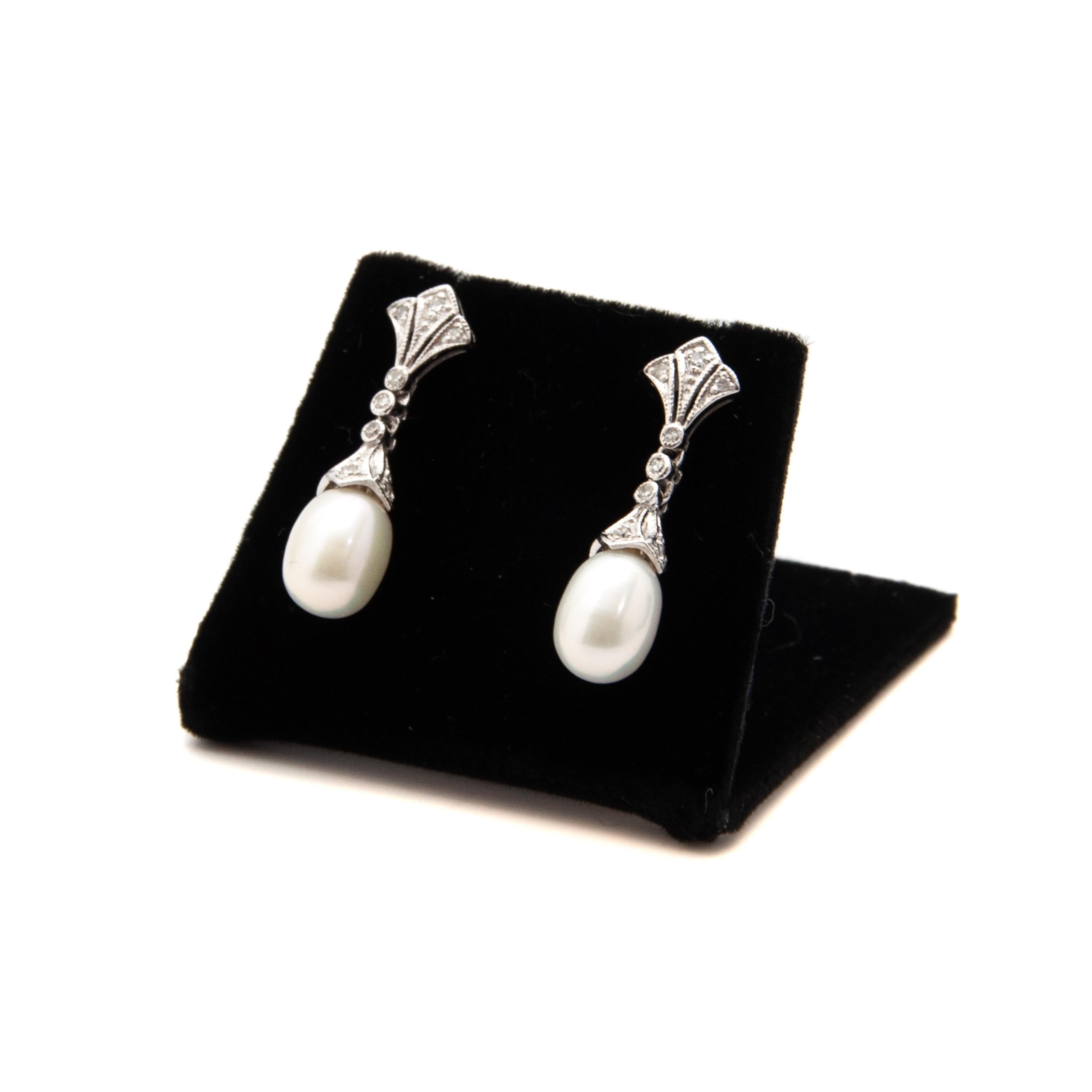 Brilliant Cut Art Deco Diamond Pearl 14 Karat White Gold Drop Earrings For Sale
