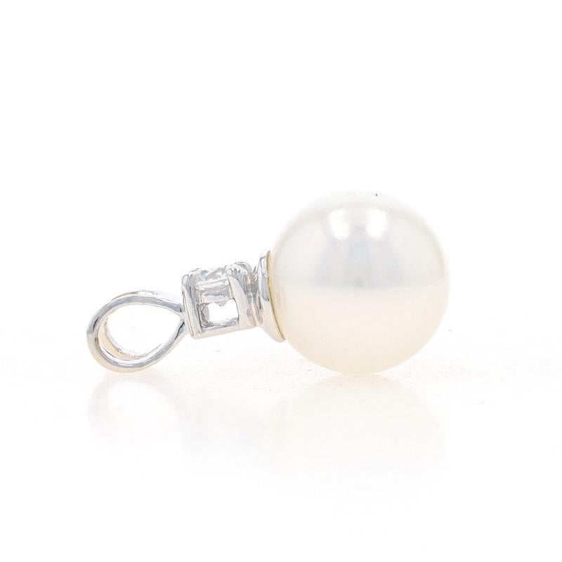 Round Cut White Gold Cultured Pearl & Diamond Pendant - 14k