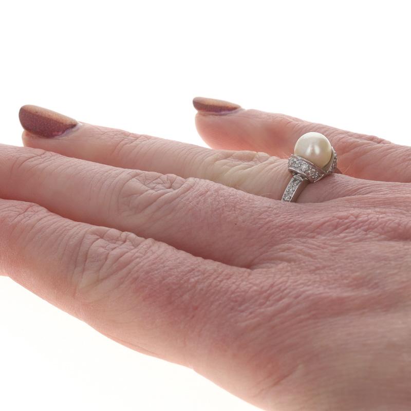 Anello con diamante e perla coltivata in oro bianco - 14k Round .24ctw In condizioni ottime in vendita a Greensboro, NC