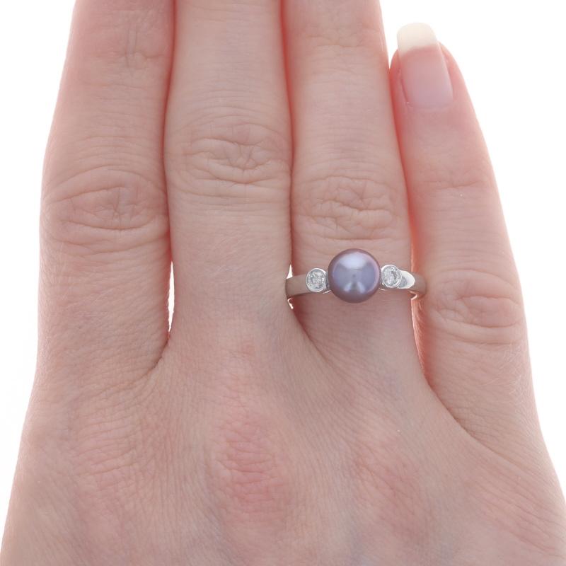 Round Cut White Gold Cultured Pearl & Diamond Ring - 14k Round Brilliant .10ctw For Sale