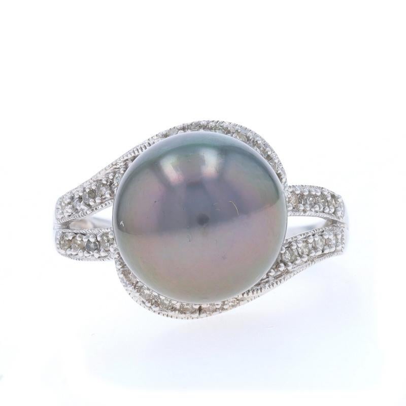 Dimensioni: 7 1/4
Costo della taglia: Up & Up 2 taglie per $60 o Down 1/2 taglia per $40

Contenuto del metallo: Oro bianco 14k

Informazioni su A. Stone

Perla di Tahiti coltivata
Dimensioni: 12 mm

Diamanti naturali
Carati: .18ctw
Taglio: