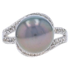 Anello bypass con diamante e perla di Tahiti coltivata in oro bianco 14k .18ctw Swirl
