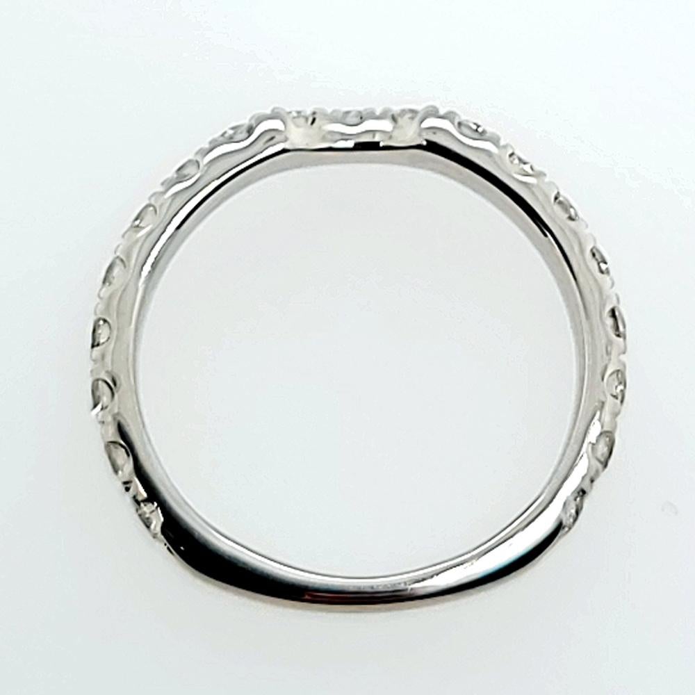 White Gold Curved Diamond Ring In Good Condition In Coral Gables, FL