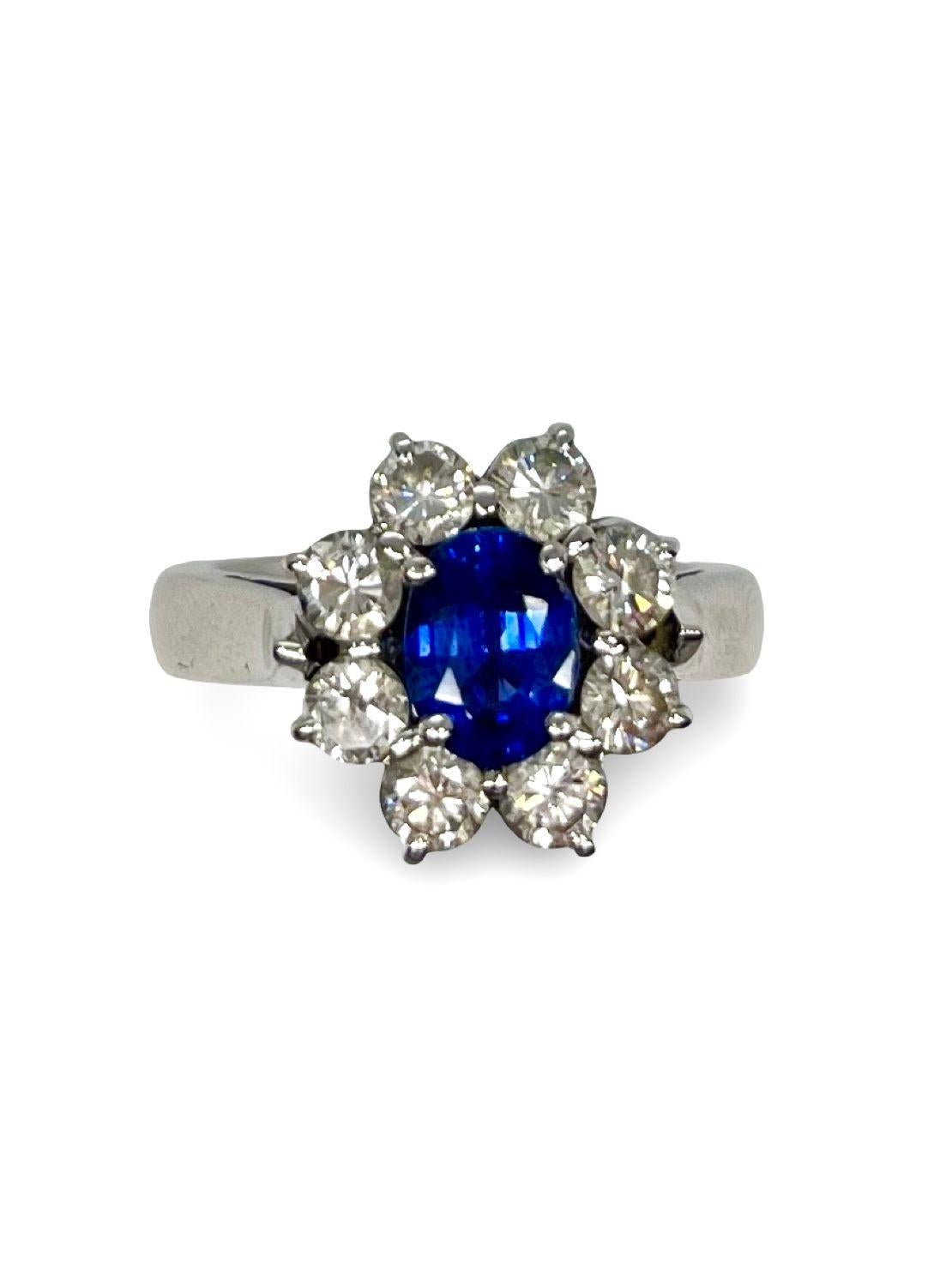 Anello a margherita in oro bianco con zaffiro da 1,62 carati e diamanti da 1,30 carati in vendita 1