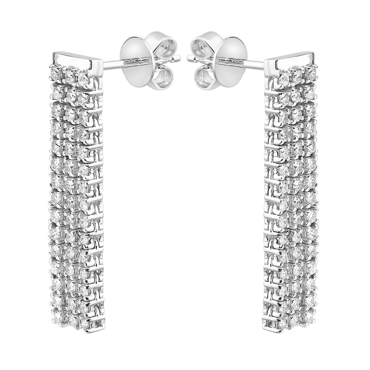 With these exquisite white gold dangle earrings, style and glamour are in the spotlight. These earrings are set in 14-carat gold, made out of 3.5 grams of gold. The color of the diamonds is GH. The clarity is SI1-OSI2. These earrings are made out of