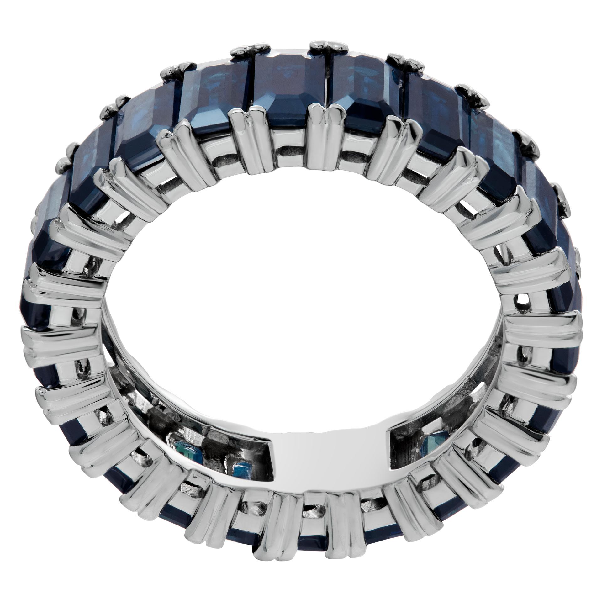 White gold dark blue sapphire eternity band In Excellent Condition For Sale In Surfside, FL