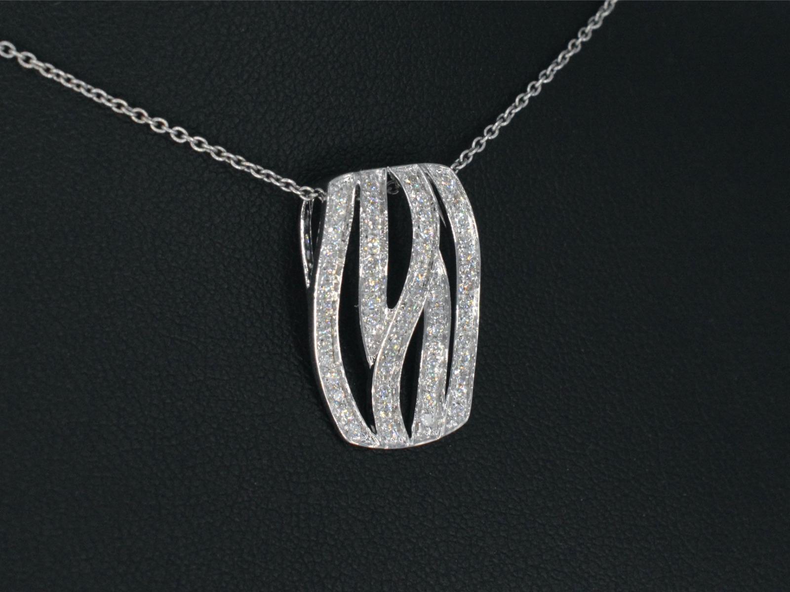 White Gold Design Pendant with Brilliant Diamonds In New Condition For Sale In AMSTELVEEN, NH
