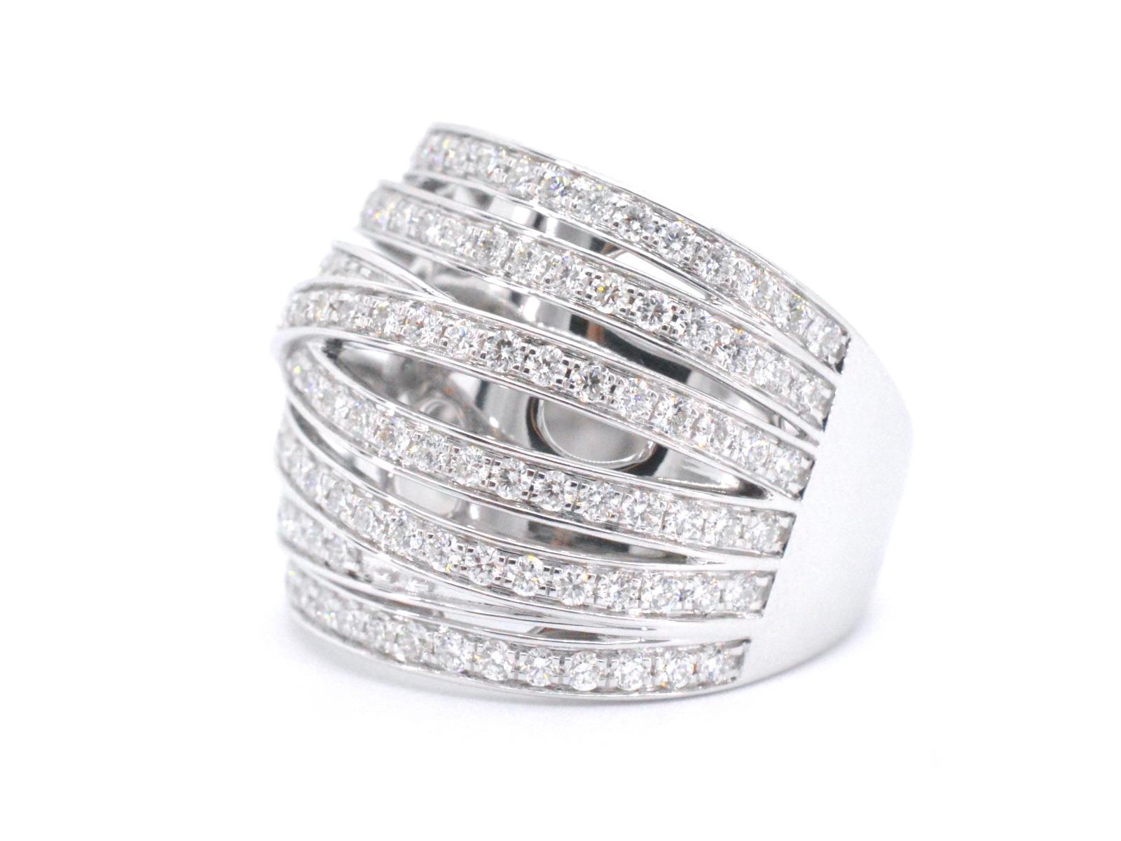 Diamonds: Naturally Shiny
Weight: 1.50 carat
Shape: Brilliant cut
Colour: high white (F-G)
Clarity: VS
Quality: Very nice

Jewel: Ring
Weight: 11.5 gram
Hallmark: 18 karat 
Ring size: 54 (17.25 mm)
Condition: New

Retail value: € 7.800,-

The white