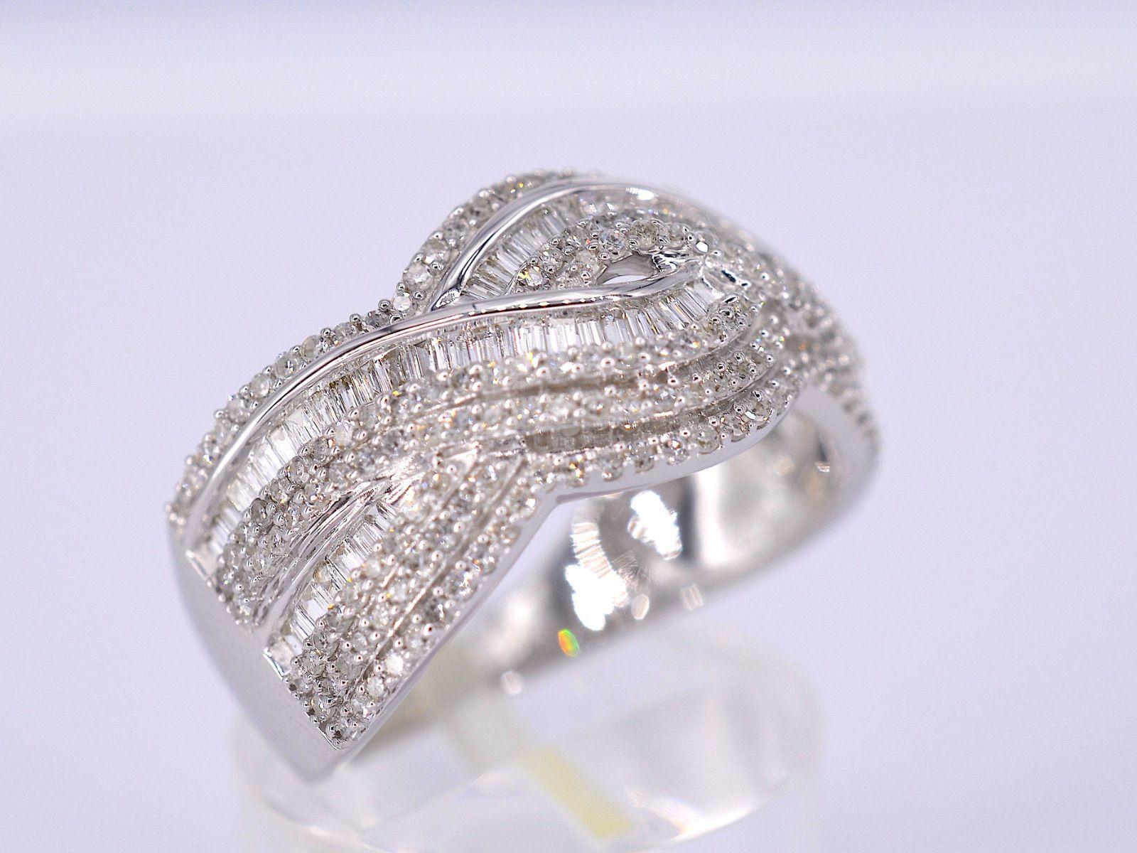 Taille ronde Bague design en or blanc avec diamants brillants en vente