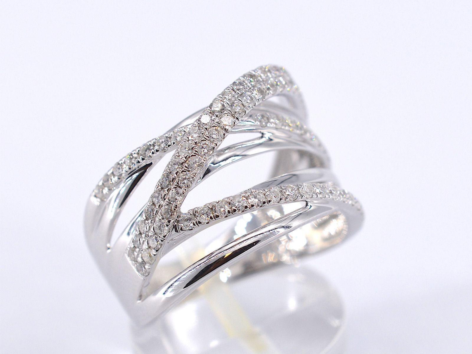 White Gold Design Ring with Brilliant Diamonds In New Condition For Sale In AMSTELVEEN, NH