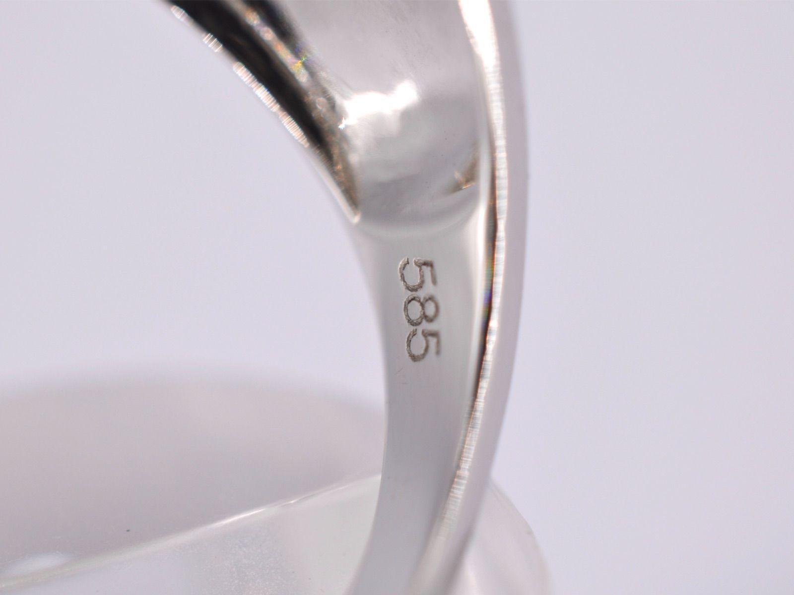 Women's White Gold Design Ring with Brilliant Diamonds For Sale