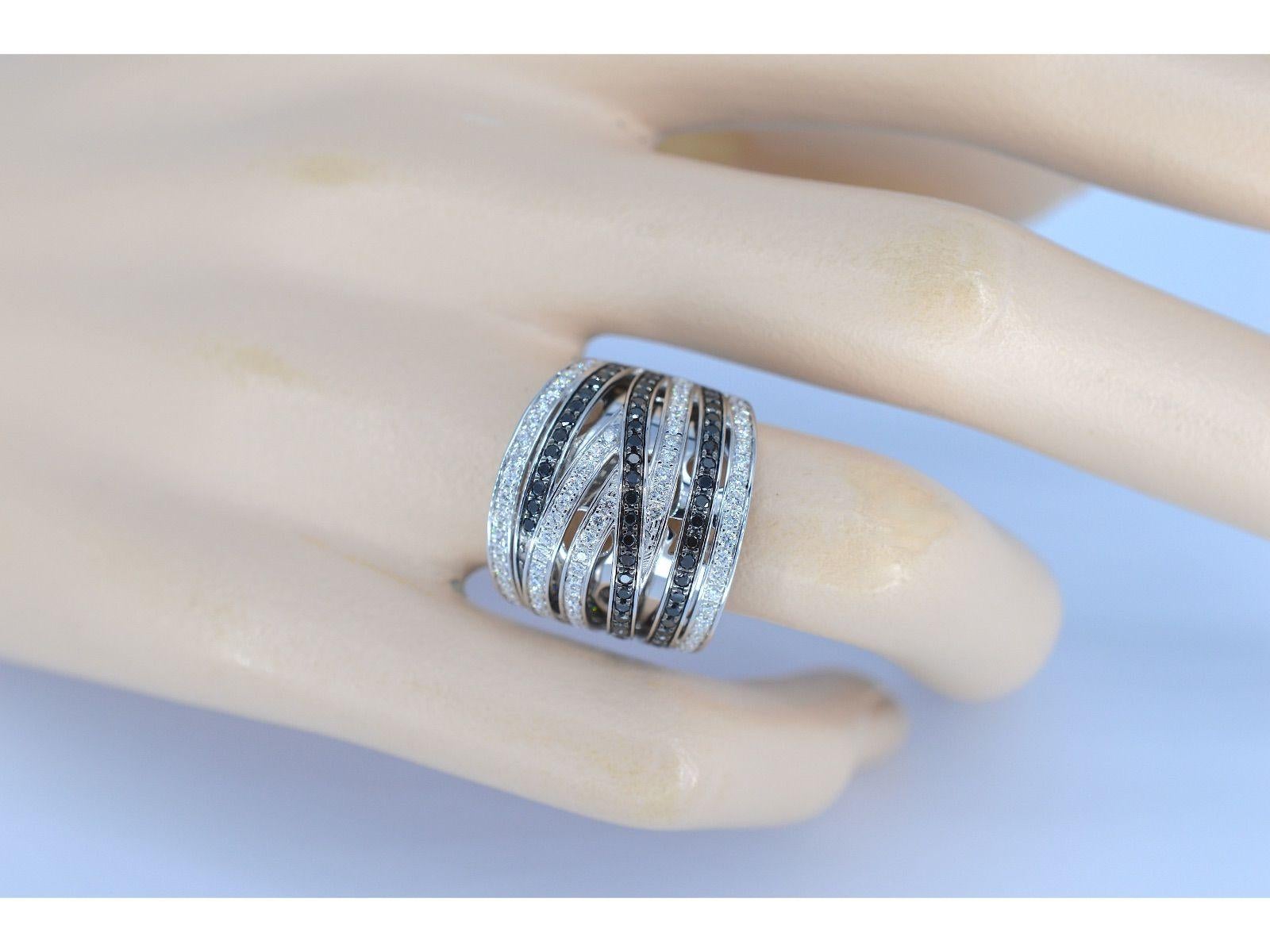 Contemporary White Gold Design Ring with White and Black Brilliant Diamonds For Sale