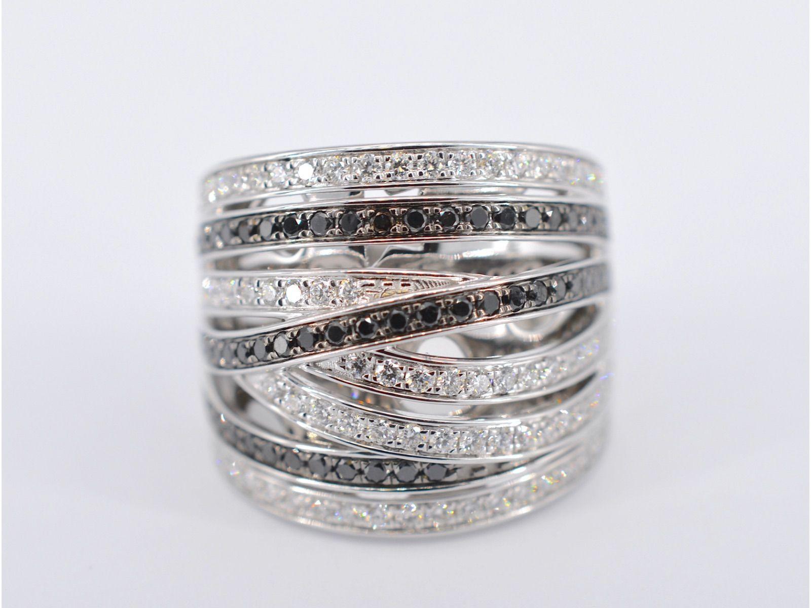 Women's White Gold Design Ring with White and Black Brilliant Diamonds For Sale