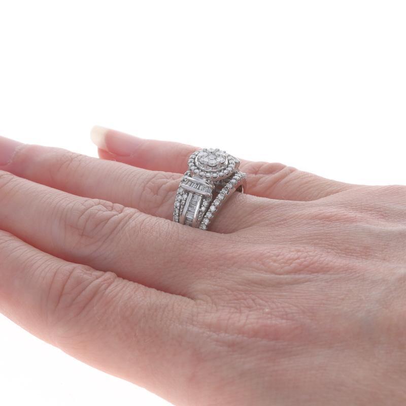 Verlobungsring, Weißgold Diamant All-In-One Cluster Halo - 10k Rnd 1,00ctw im Zustand „Hervorragend“ im Angebot in Greensboro, NC
