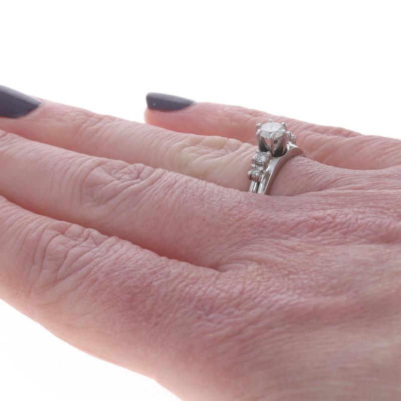 Bague de fiançailles et alliance en or blanc avec diamant 14k rond .70ctw Pour femmes en vente