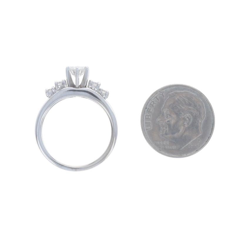 Bague de fiançailles et alliance en or blanc avec diamant 14k rond .70ctw en vente 1