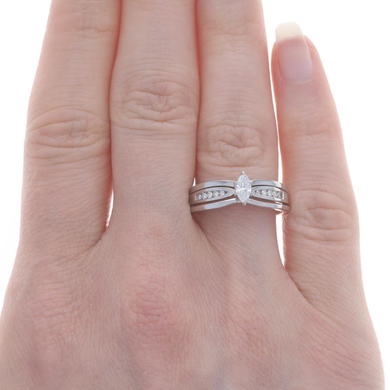 Taglio marquise Anello di fidanzamento e fedi in oro bianco con diamante tutto in uno 14k Marquise.30ctw in vendita