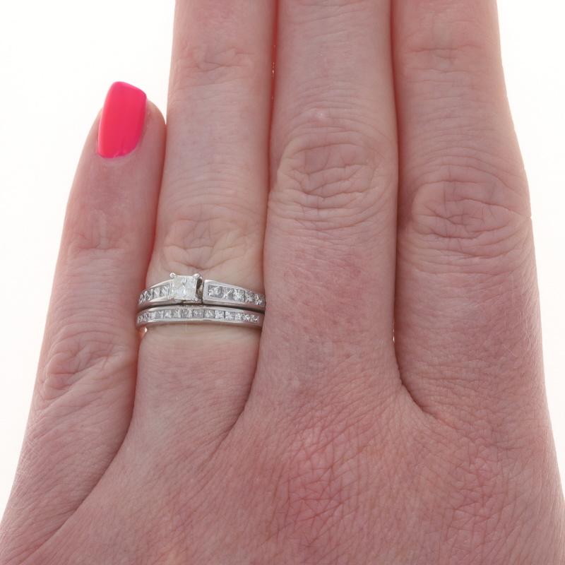 Taglio princess Anello di fidanzamento tutto in uno in oro bianco con diamante 14k Princess .86ctw in vendita