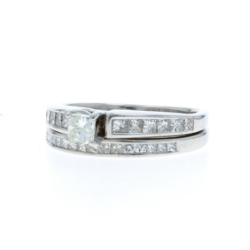 Anello di fidanzamento tutto in uno in oro bianco con diamante 14k Princess .86ctw In condizioni ottime in vendita a Greensboro, NC