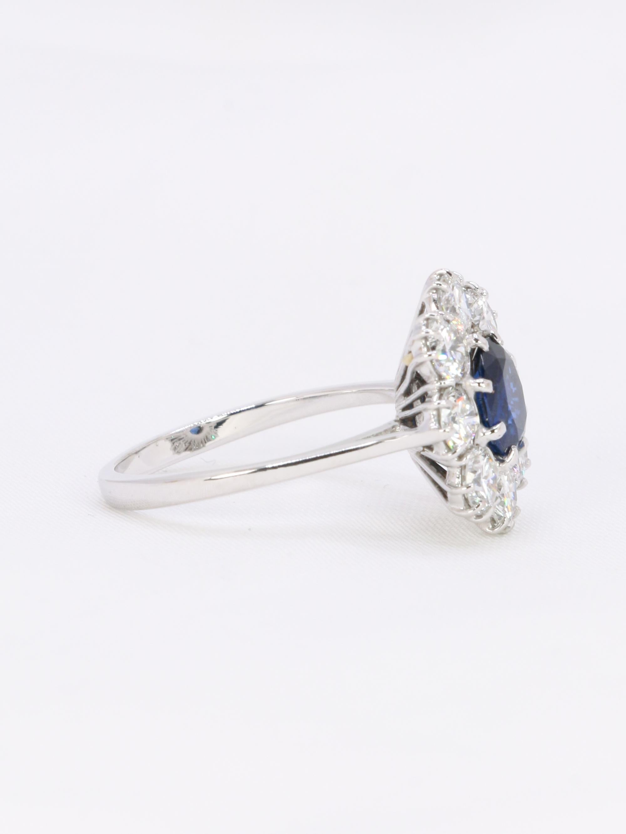 Women's White gold diamond and blue sapphire cluster ring For Sale