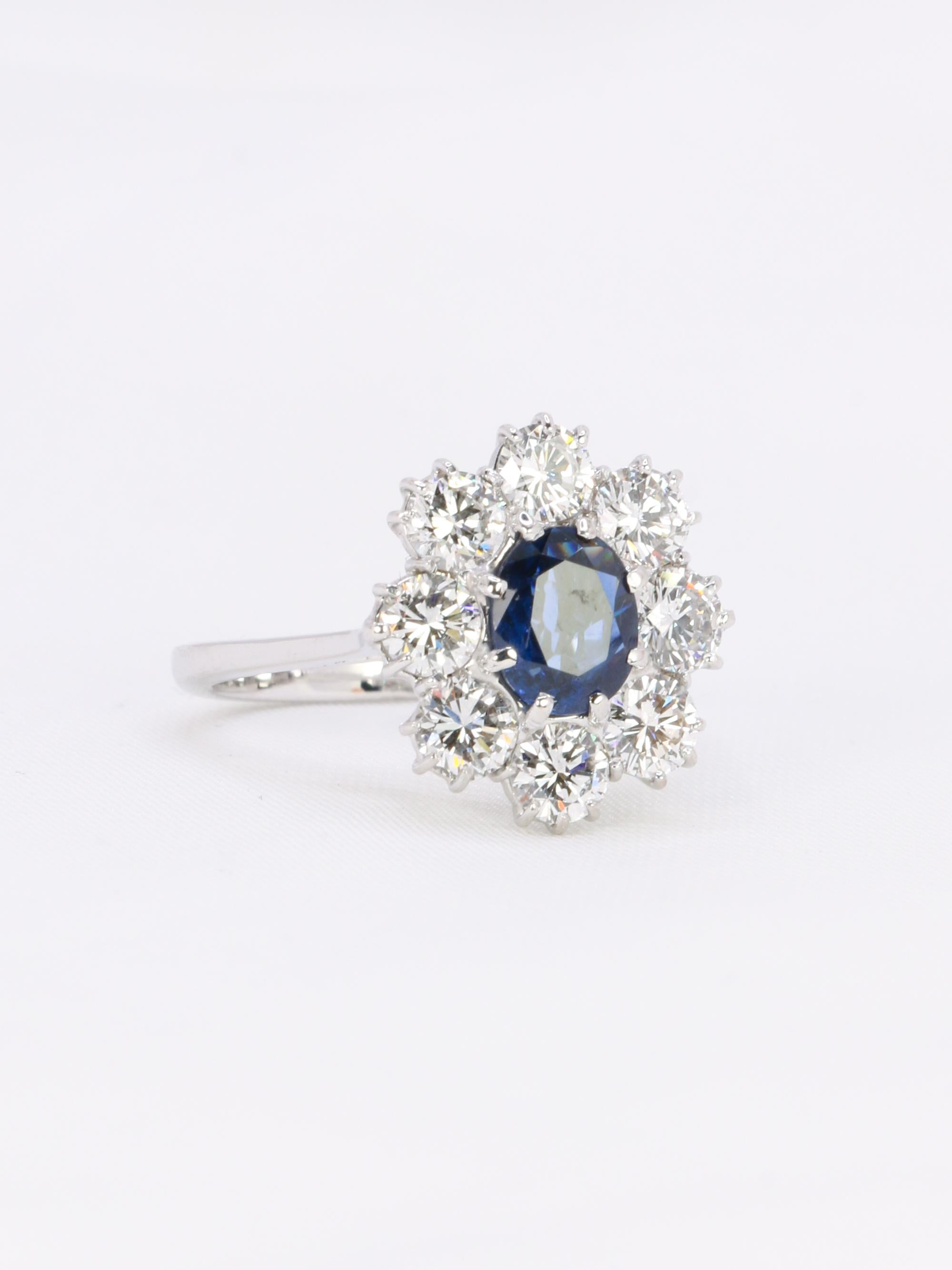 White gold diamond and blue sapphire cluster ring For Sale 1