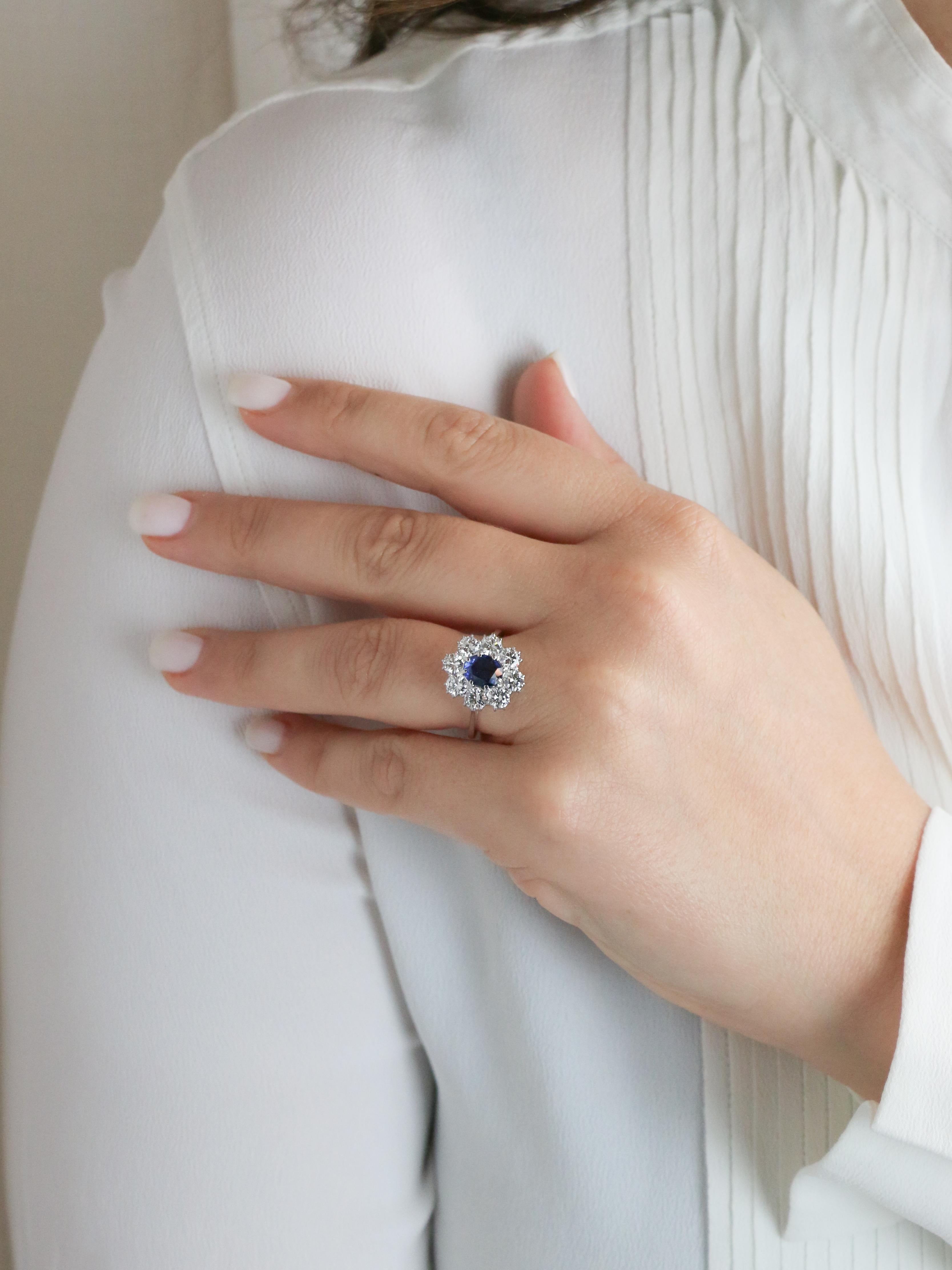 White gold diamond and blue sapphire cluster ring For Sale 2