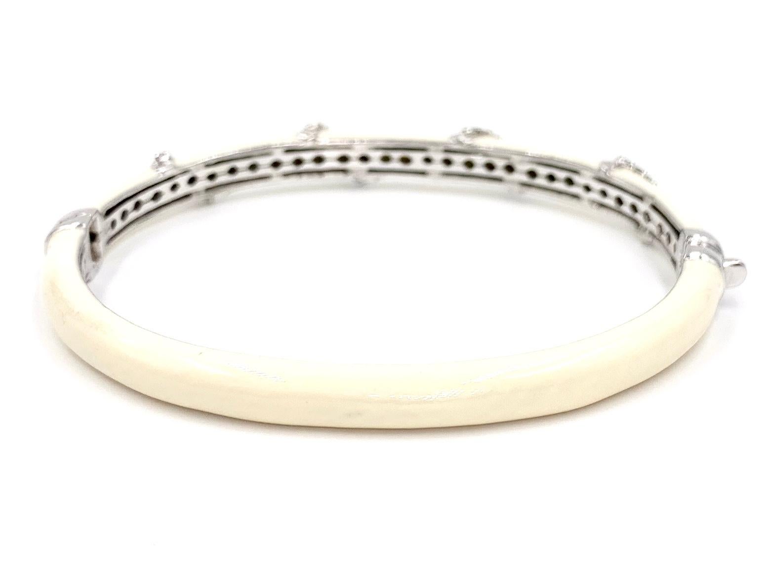White Gold Diamond and Enamel Bangle Bracelet In Excellent Condition For Sale In Pikesville, MD
