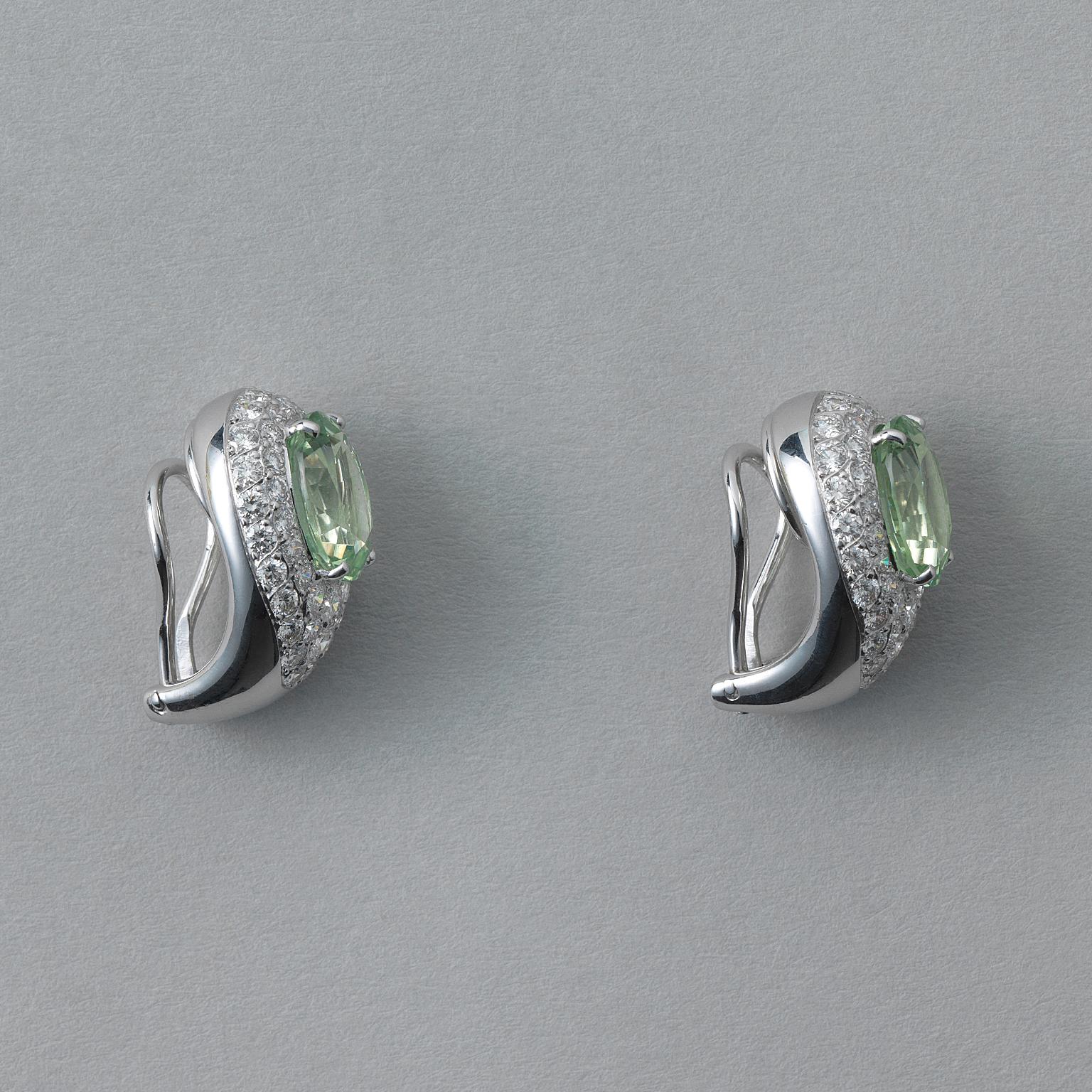 White Gold Diamond and Mint Green Tourmaline Earrings In New Condition In Amsterdam, NL