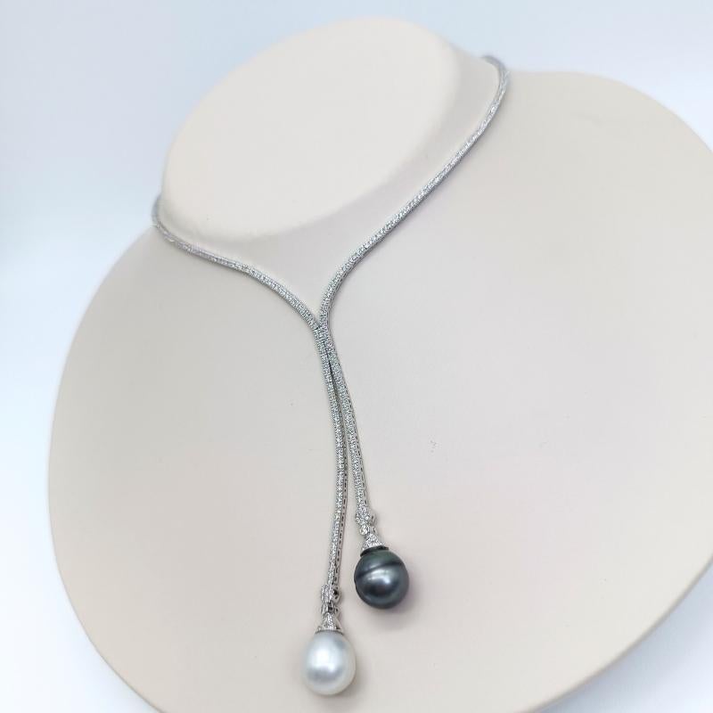 Necklace in white gold with 274 brilliant-cut Diamonds and two pendants in Tahiti and Australian Pearls

18k White Gold
274 Diamonds 2,23k
1 Tahiti Pearl
1 Australian Pearl