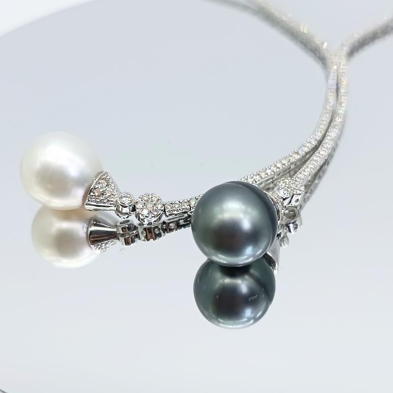 White Gold, Diamond and Pearls Necklace For Sale 3