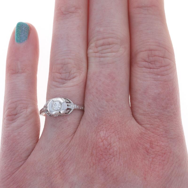 Taglio antico europeo White Gold Diamond Art Deco Solitaire Engagement Ring - 14k 18k European .20ct in vendita