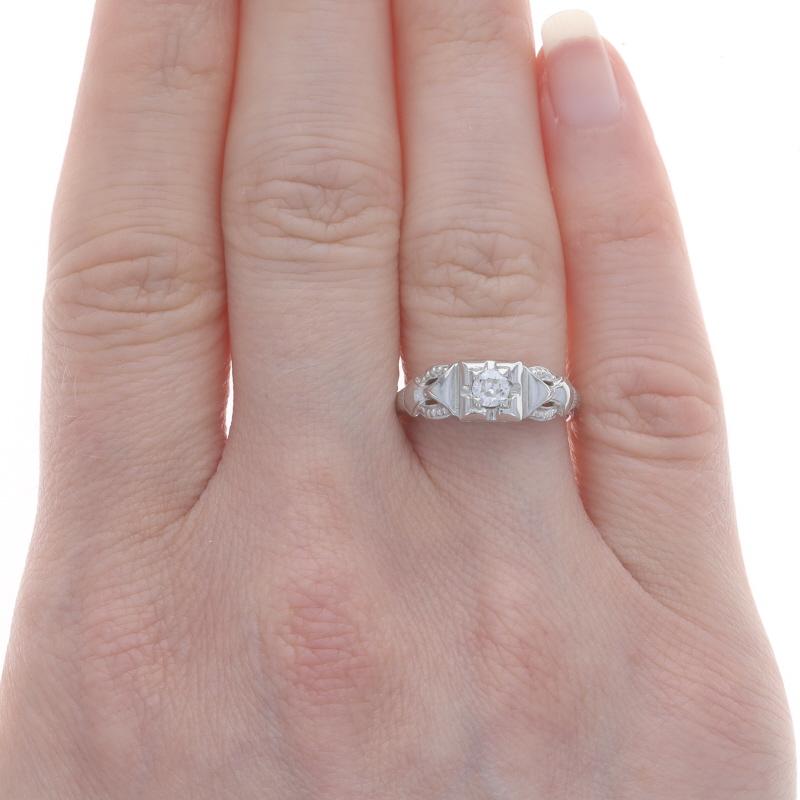 Taille vieille Europe Bague de fiançailles solitaire Art Deco en or blanc 14k European .20ct Vintage en vente
