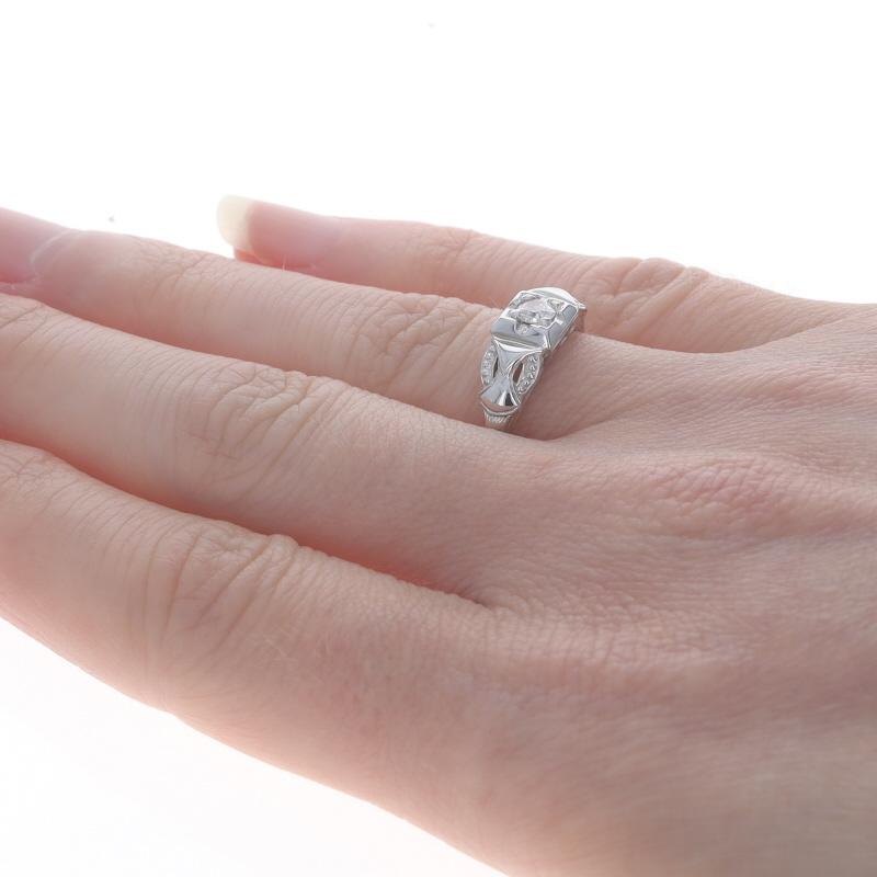 Bague de fiançailles solitaire Art Deco en or blanc 14k European .20ct Vintage Pour femmes en vente