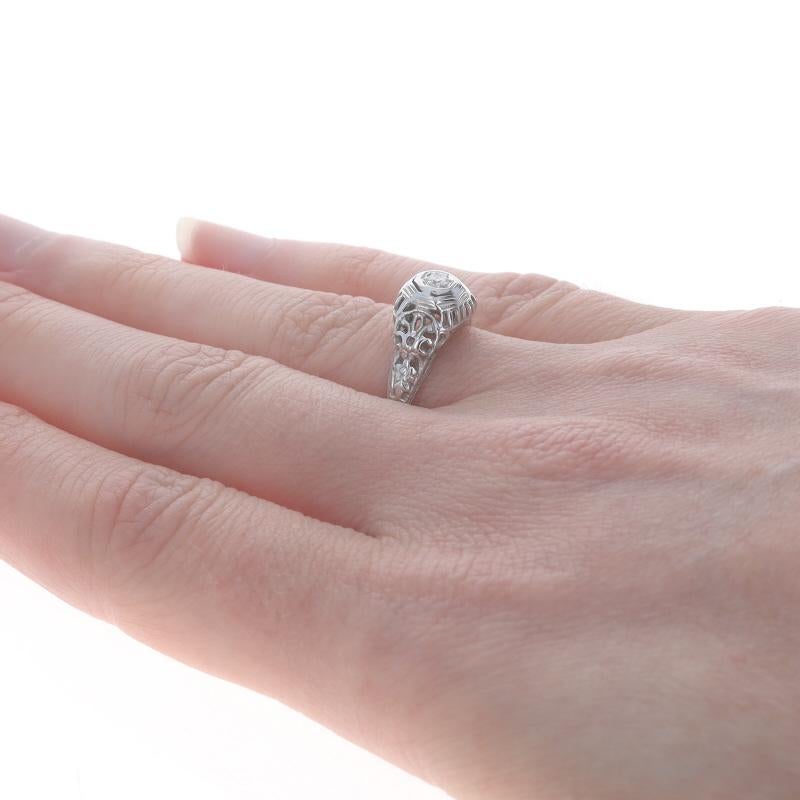 Bague de fiançailles solitaire Art déco filigrane en or blanc 18 carats avec diamants Pour femmes en vente