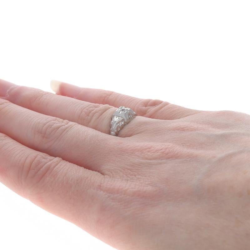 Women's White Gold Diamond Art Deco Solitaire Engagement Ring - 18k European Vintage For Sale
