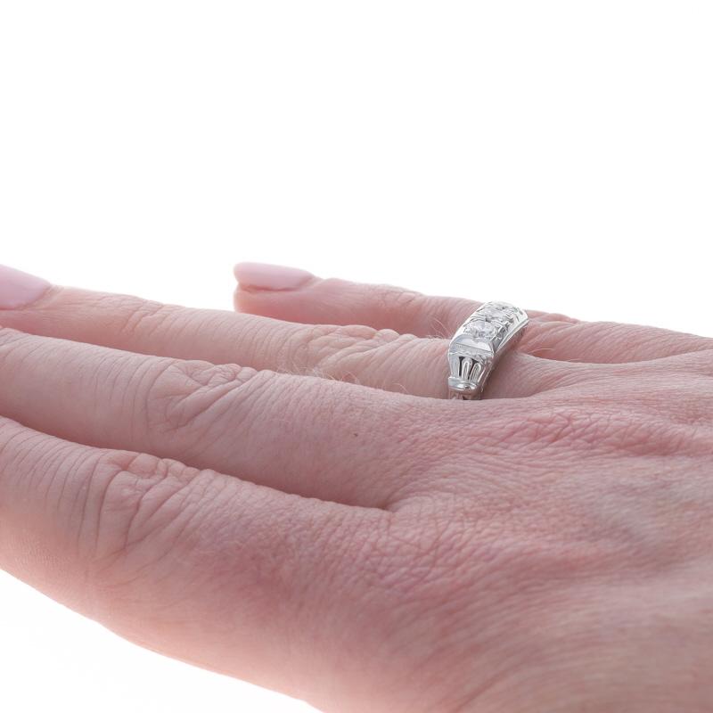 Weißgold Diamant Art Deco Drei-Stein-Verlobungsring - 18k Europäisch .51ctw Damen im Angebot