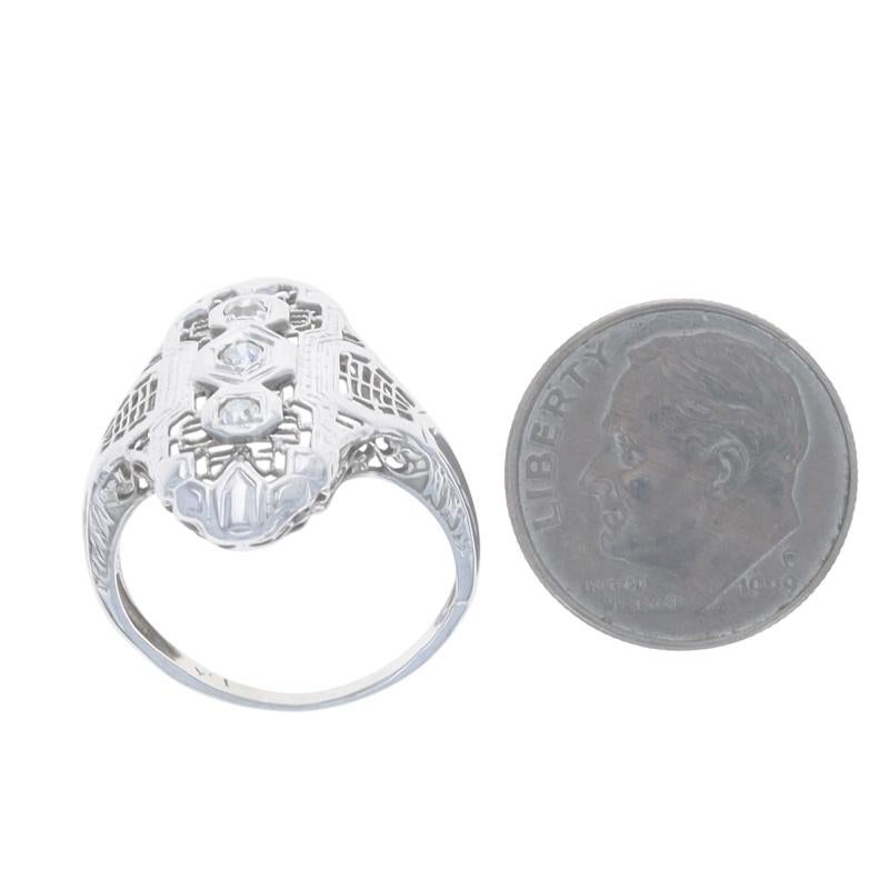 Weißgold Diamant Art Deco Drei-Stein-Ring 18k Single .15ctw Vintage Filigran im Angebot 1