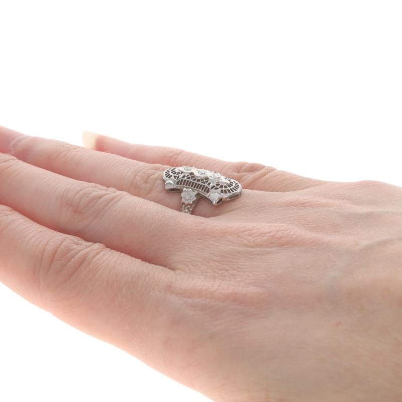 Bague Art déco à trois pierres en or blanc, diamants et fleurs, taille unique, 18 carats Pour femmes en vente