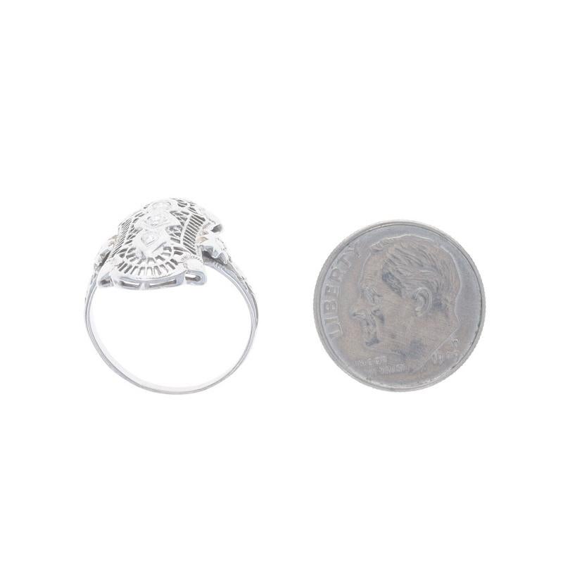 Bague Art déco à trois pierres en or blanc, diamants et fleurs, taille unique, 18 carats en vente 1