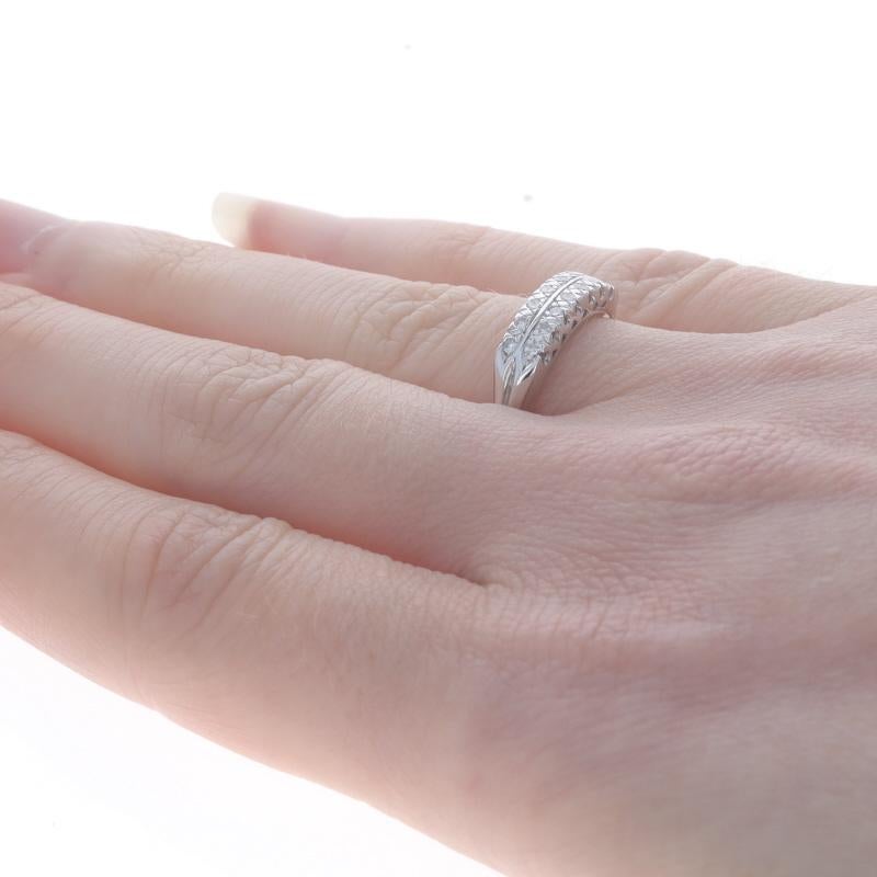 Alliance en or blanc avec diamant Art Deco - 14k Single Cut .18ctw Pour femmes en vente