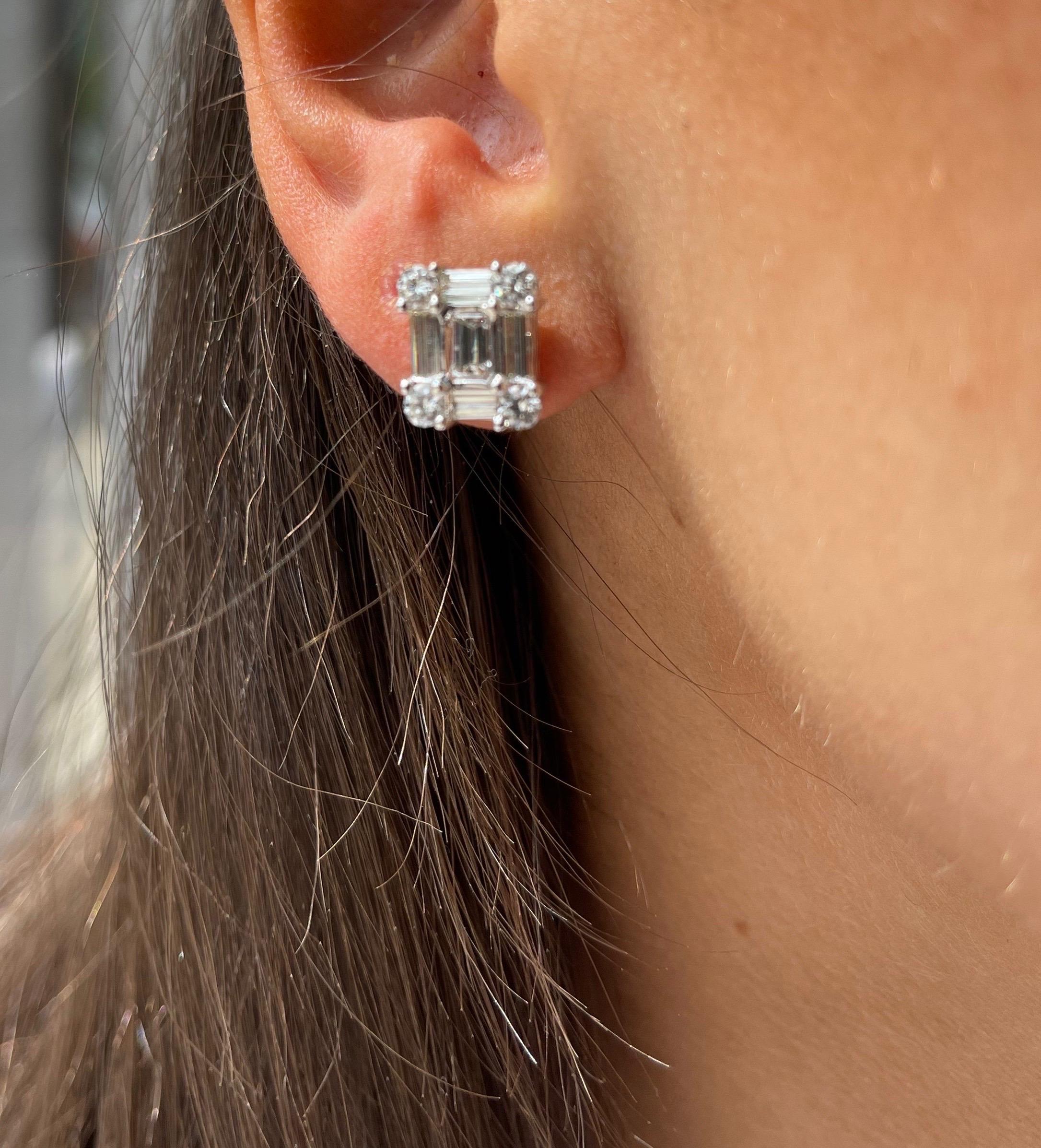 Women's White Gold Diamond Baguette & Round Diamond Stud Earrings For Sale
