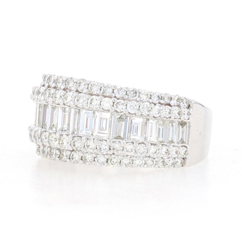 Taglio rotondo Fascia di diamanti in oro bianco - Anello nuziale 14k Baguette e rotondo 2,17ctw misura 7 1/4 in vendita