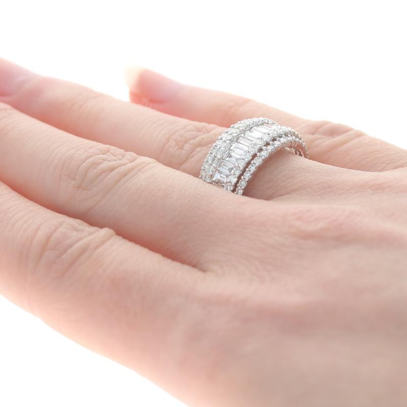 Fascia di diamanti in oro bianco - Anello nuziale 14k Baguette e rotondo 2,17ctw misura 7 1/4 In condizioni Nuovo in vendita a Greensboro, NC