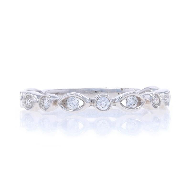 Dimensione: 6 1/2
Costo della taglia: Up&Up per $40 o Down&Up per $40

Contenuto del metallo: Oro bianco 14k

Informazioni su A. Stone

Diamanti naturali
Carati: .23ctw
Taglio: Rotondo brillante
Colore: G
Chiarezza: VS2 - SI1

Carati totali: